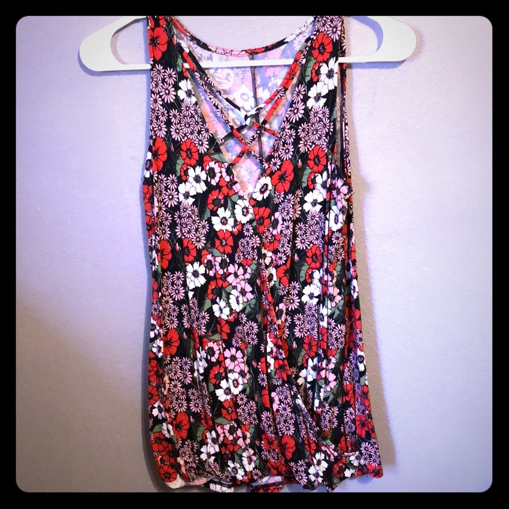 Flower, low-cut tank top